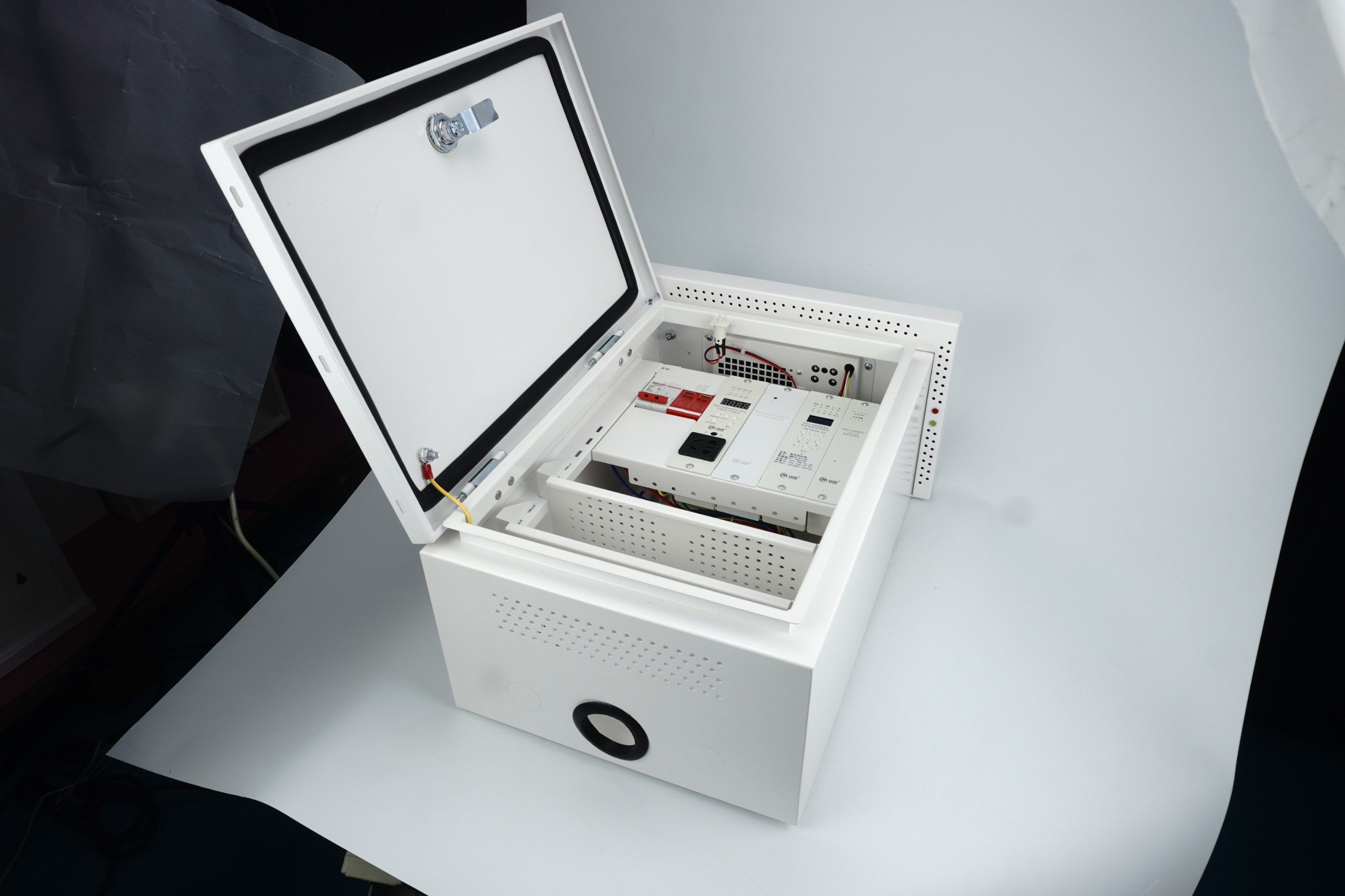 普通监控箱与智能监控箱特点 普通监控箱与智能监控箱特点